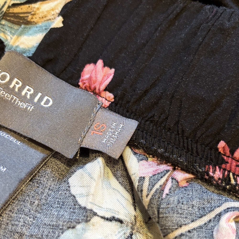 NWT Torrid Black and Pink Floral Top and matching pants - size 1X - Picture 12 of 14